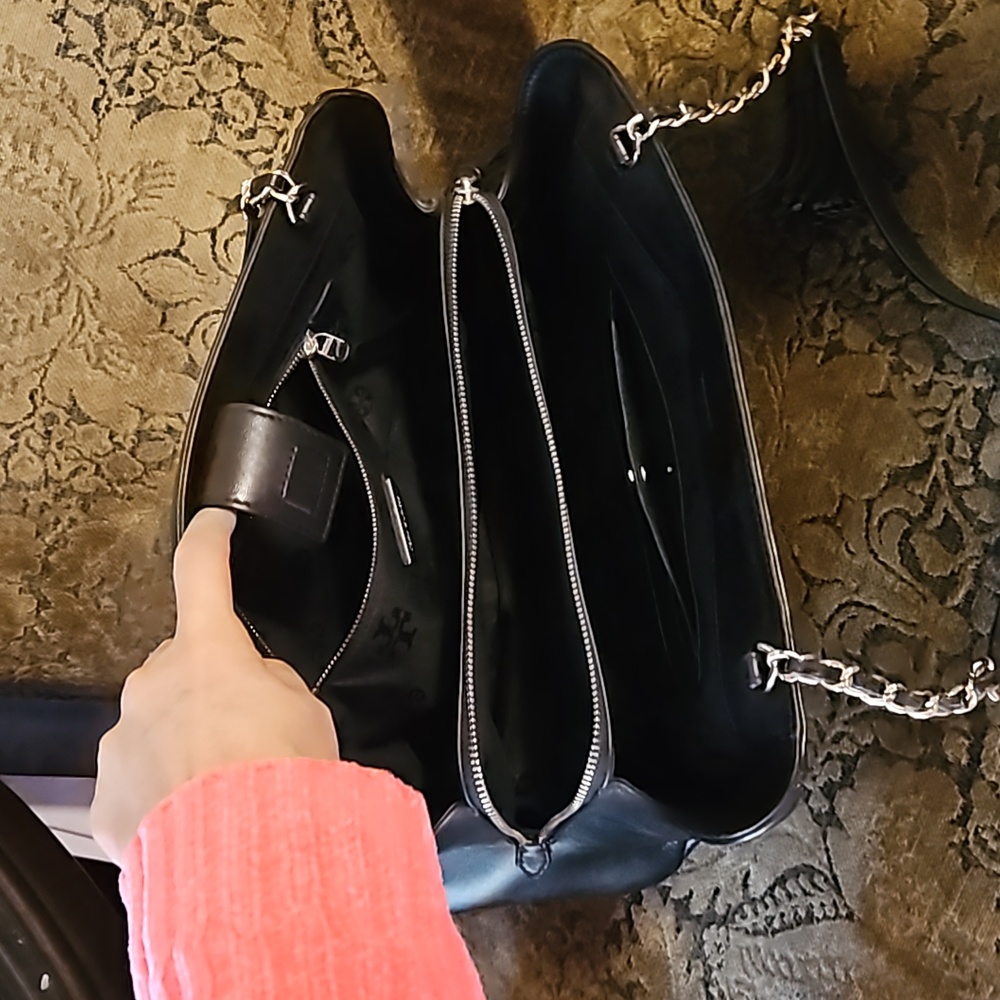 Tory Burch, leather, spacious authentic.Normal were. - Picture 6 of 7